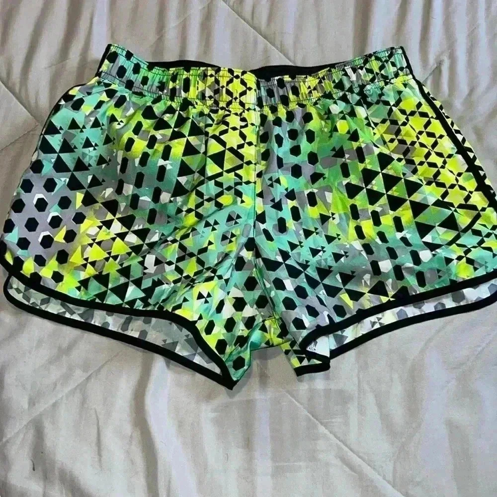 Victoria Sport Shorts Running Shorts Geometric Design. Size S. 0402262
